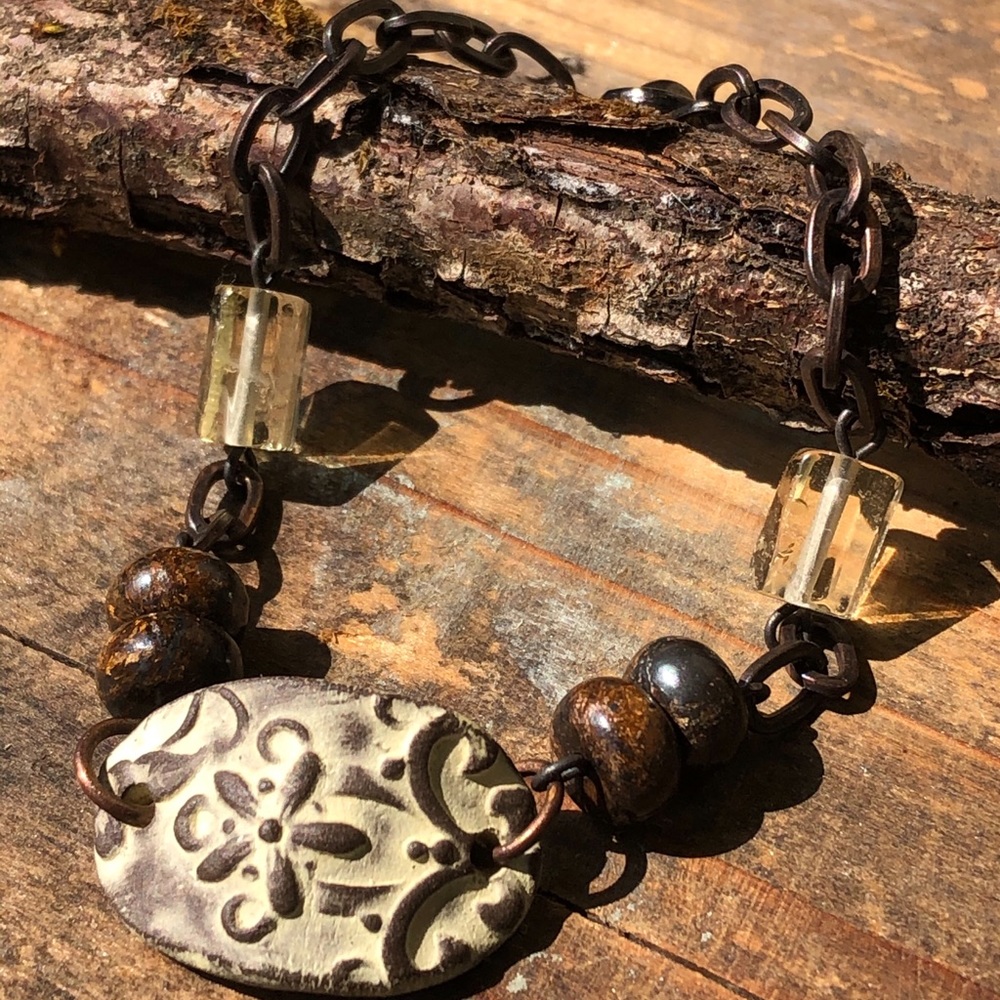 Elegant Brown and Gold Bracelet